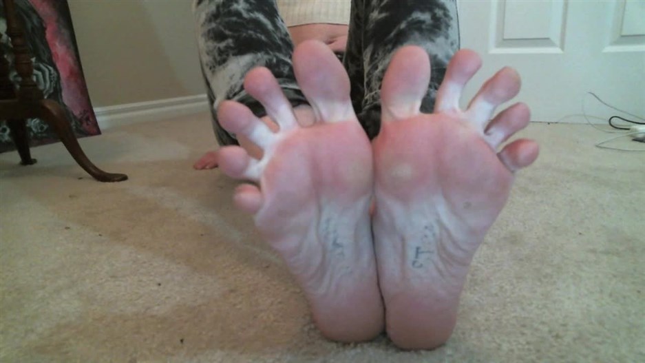 foxylizrae - Clean My Dirty Smelly Feet
